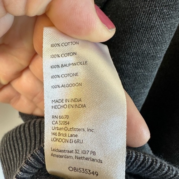 Anthropologie Pilcro Dark Gray Cropped V-Neck Women’s Shirt Size Small - Picture 11 of 11